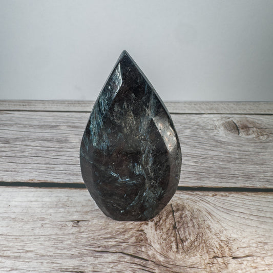 Arfvedsonite Flame – ARF-FLA-0010