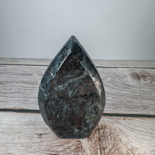 Arfvedsonite Flame – ARF-FLA-0011