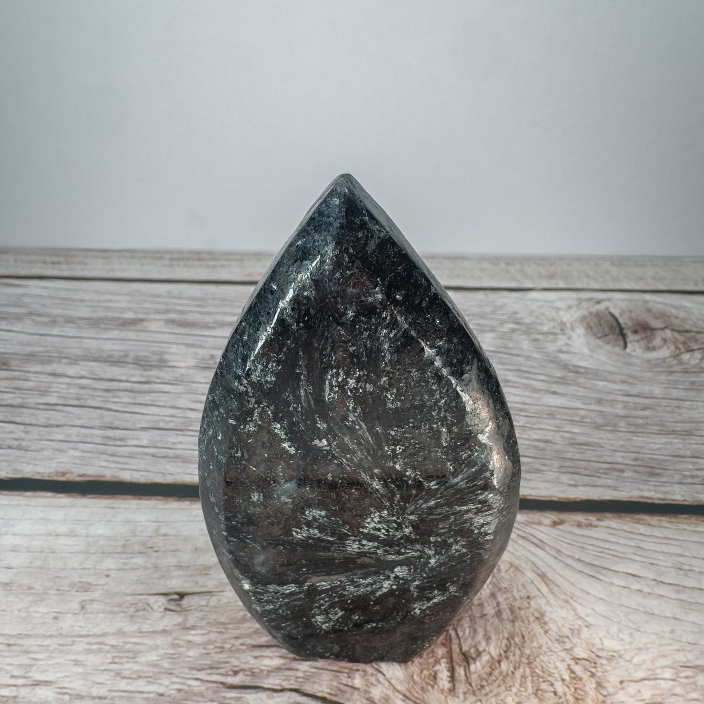 Arfvedsonite Flame – ARF-FLA-0011 (2)