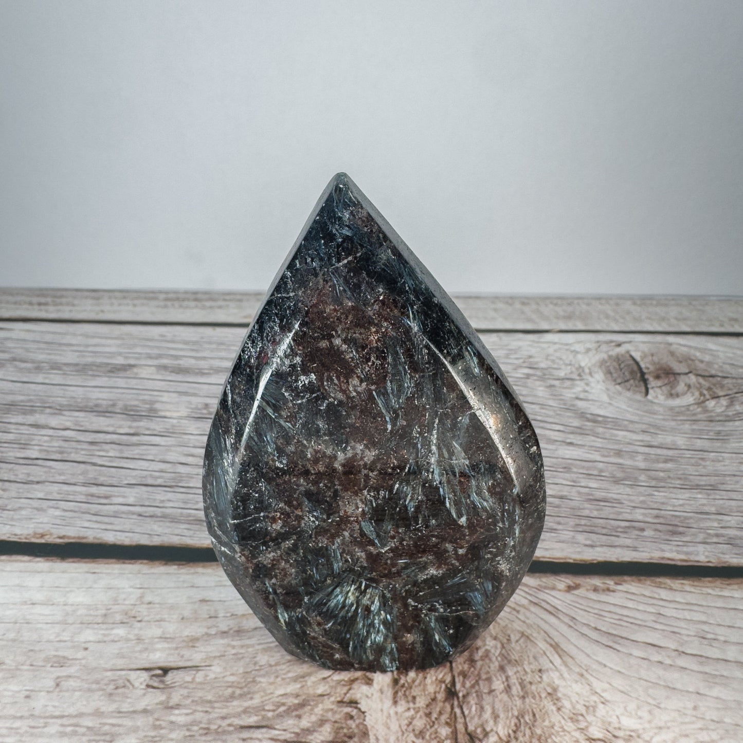 Arfvedsonite Flame – ARF-FLA-0012