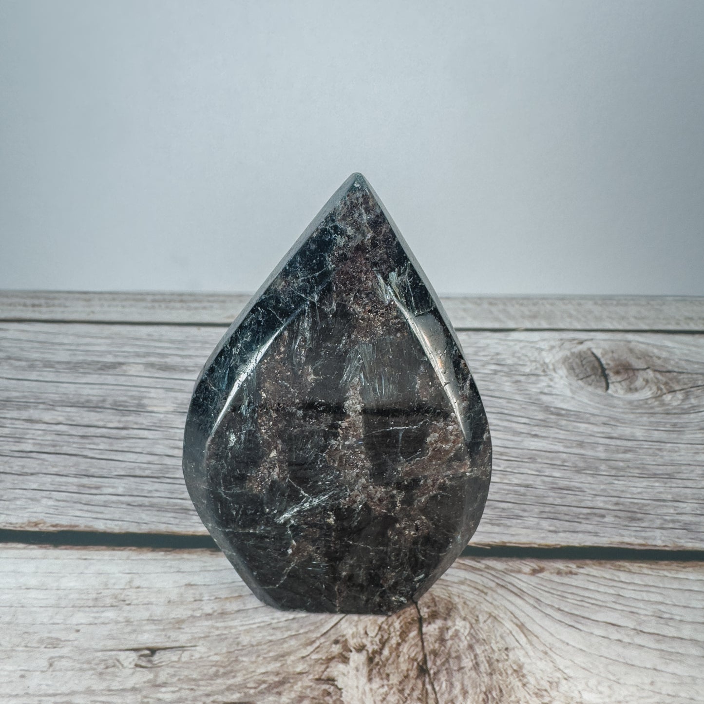 Arfvedsonite Flame – ARF-FLA-0012 (2)