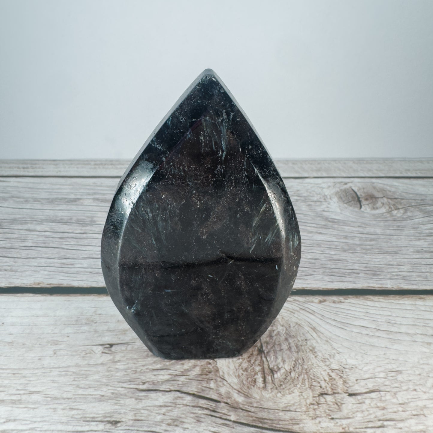 Arfvedsonite Flame – ARF-FLA-0015 (2)