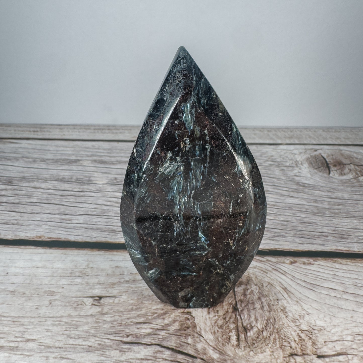 Arfvedsonite Flame – ARF-FLA-0016