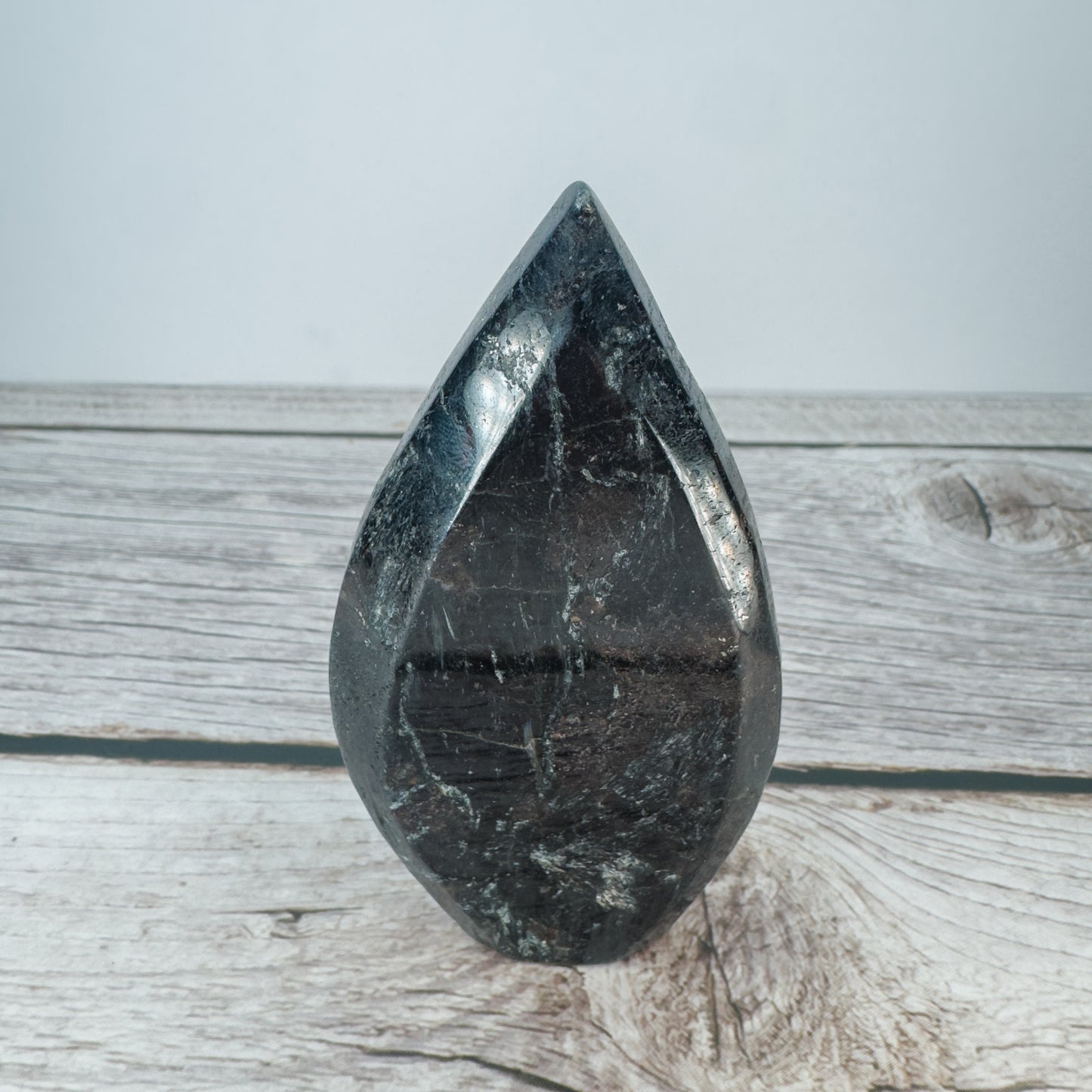 Arfvedsonite Flame – ARF-FLA-0016 (2)
