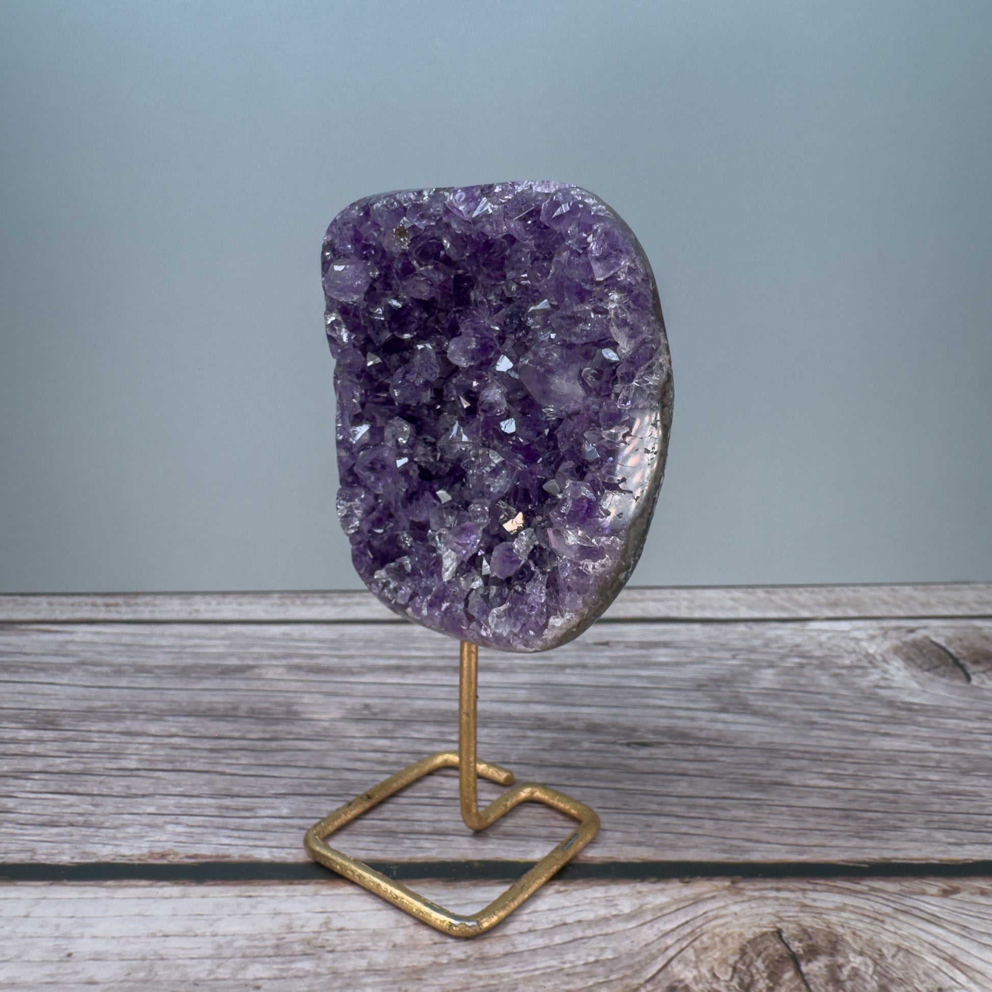 Amethyst On Stand – 800004 (2)