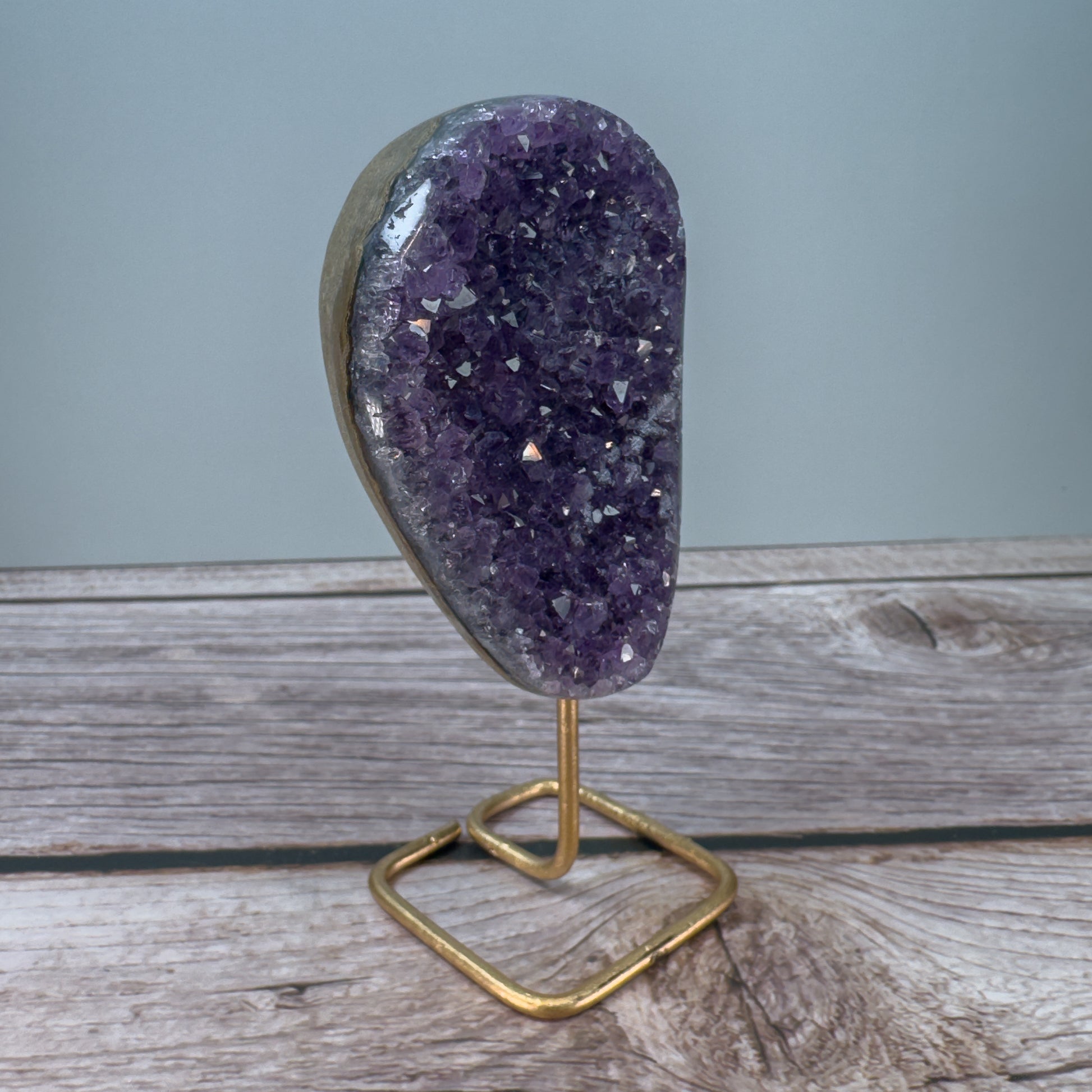 Amethyst On Stand – 800008 (2)