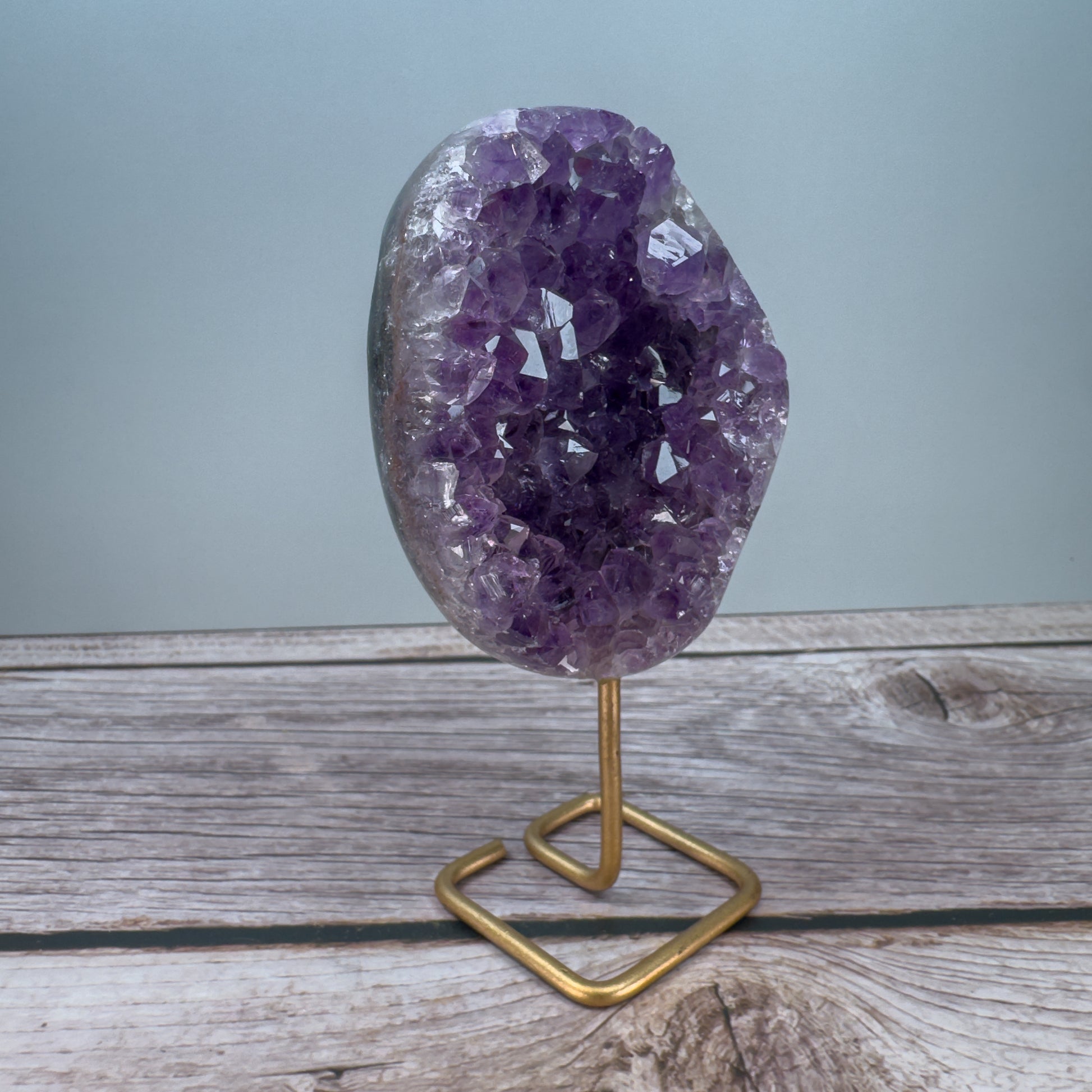 Amethyst On Stand – 800009 (2)