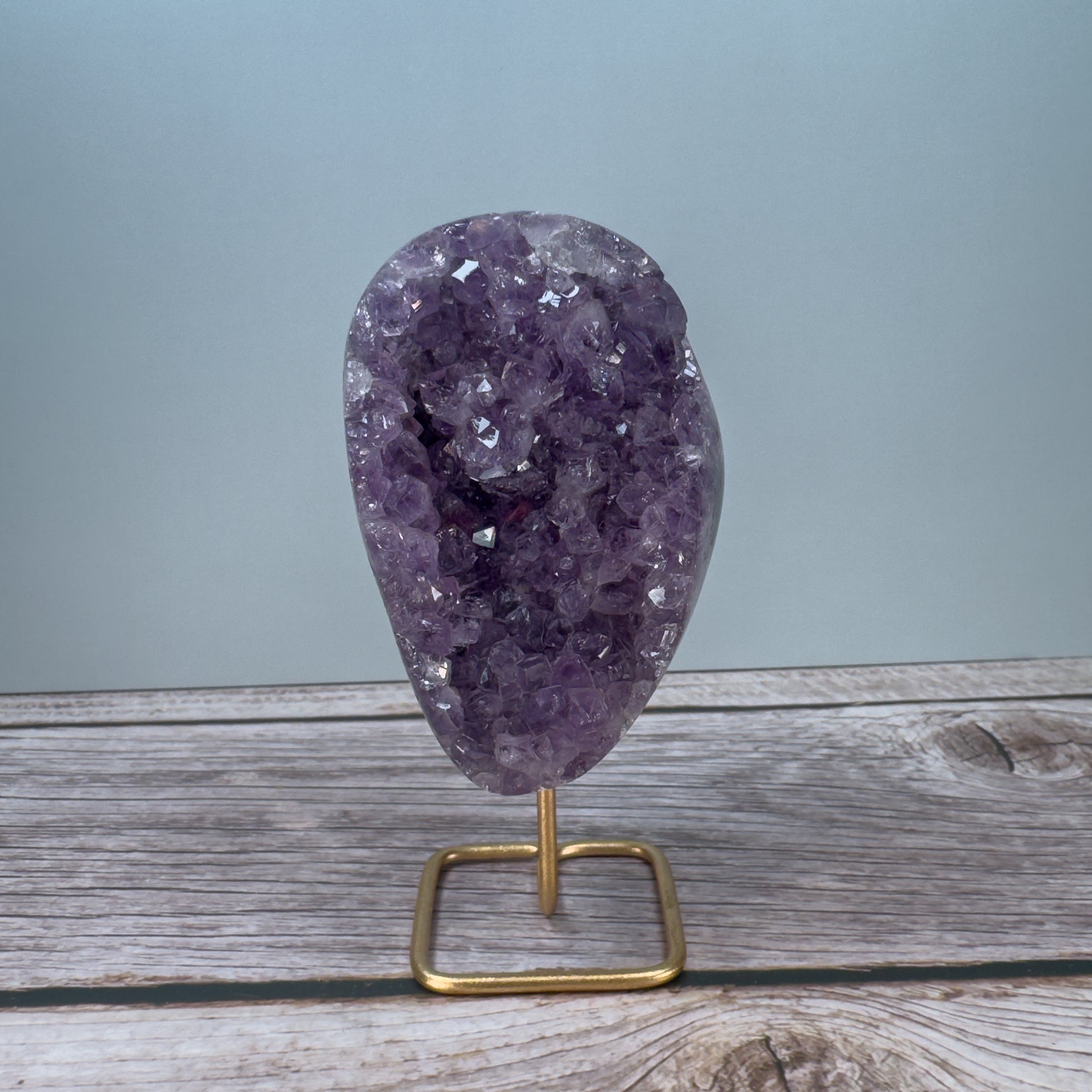 Amethyst On Stand – 800010
