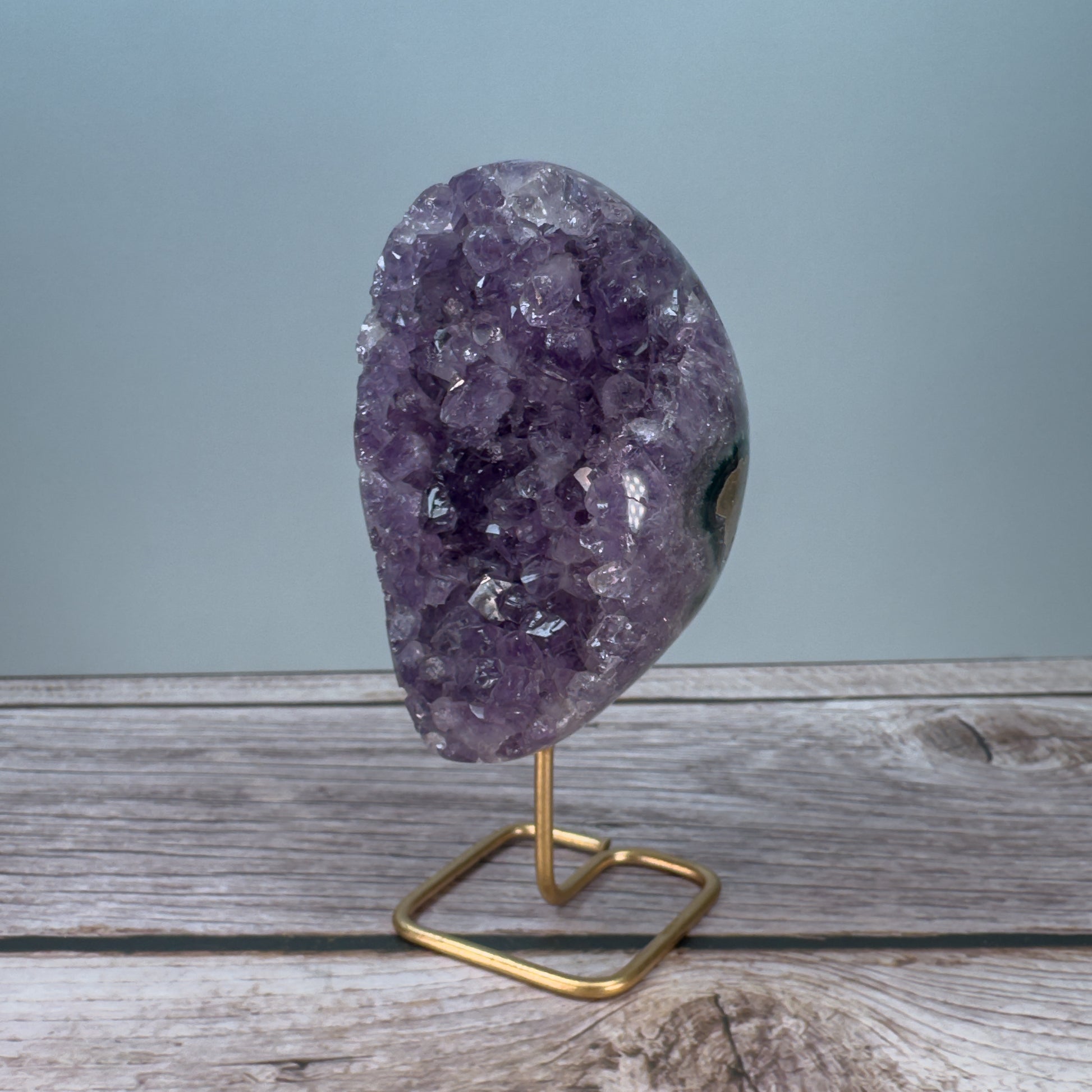 Amethyst On Stand – 800010 (2)