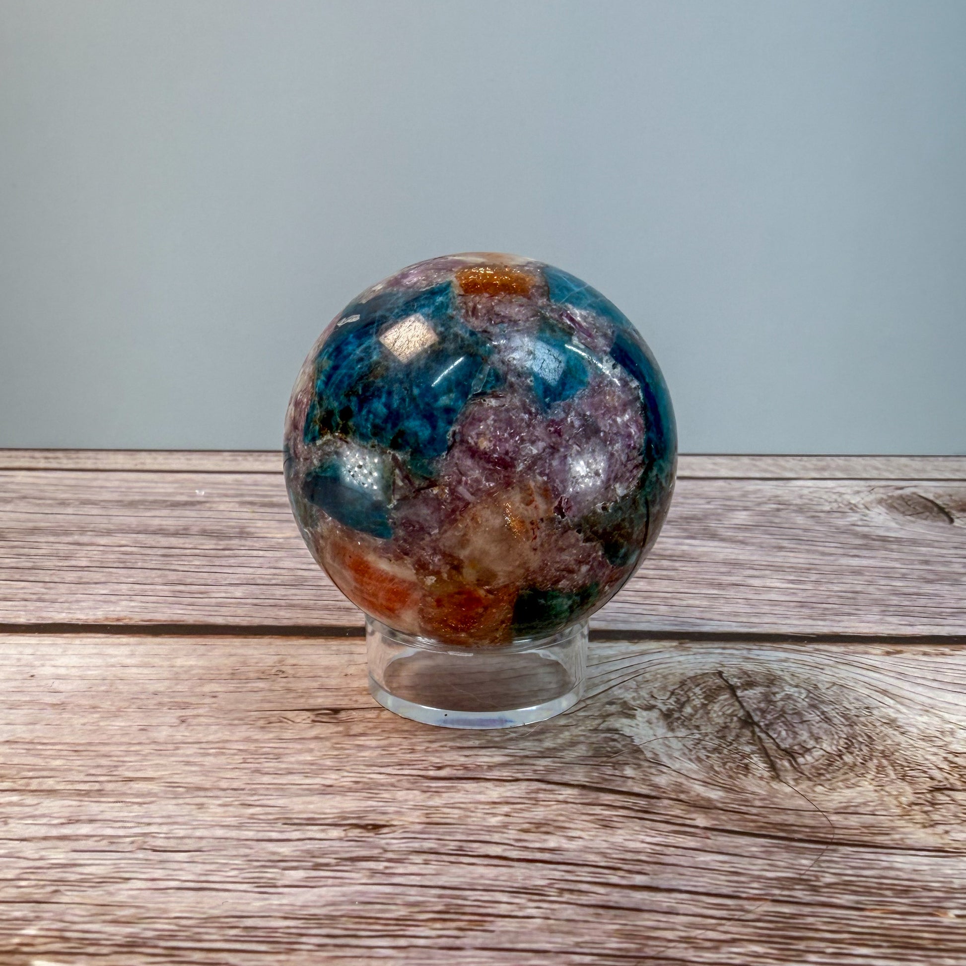 Apatite Sphere – 800077