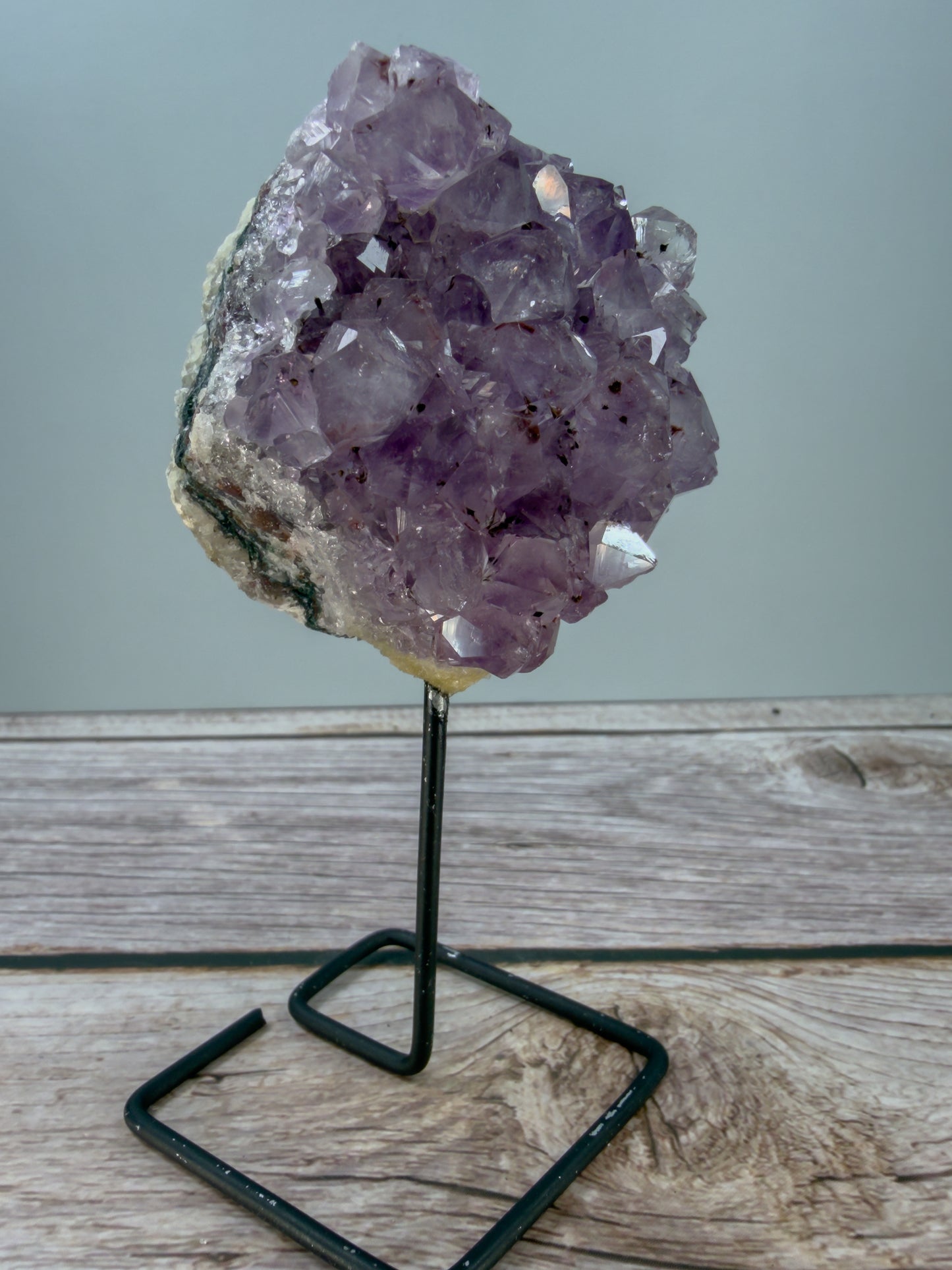 Amethyst On Stand – 100063 (2)