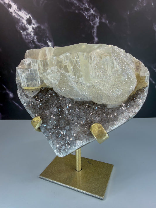 Amethyst On Stand – 100114