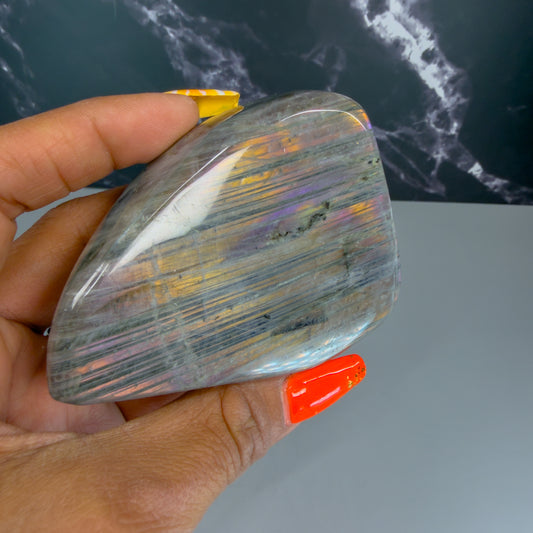Labradorite Moon Carving – 100274