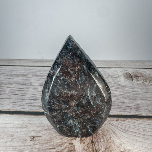 Arfvedsonite Flame – ARF-FLA-0012