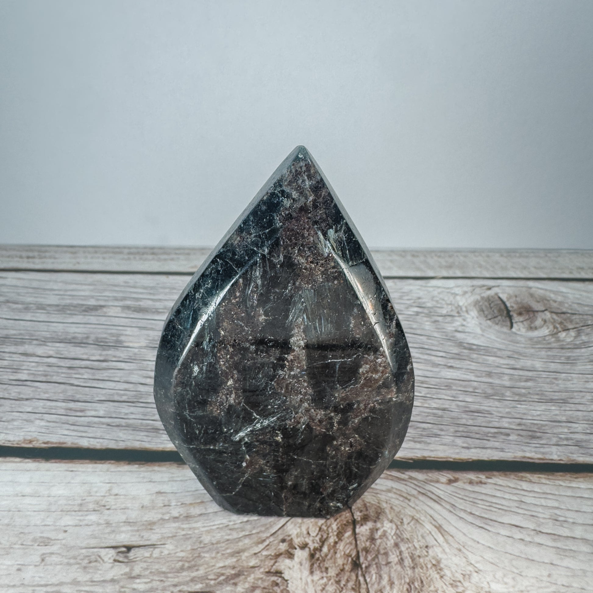Arfvedsonite Flame – ARF-FLA-0012 (2)