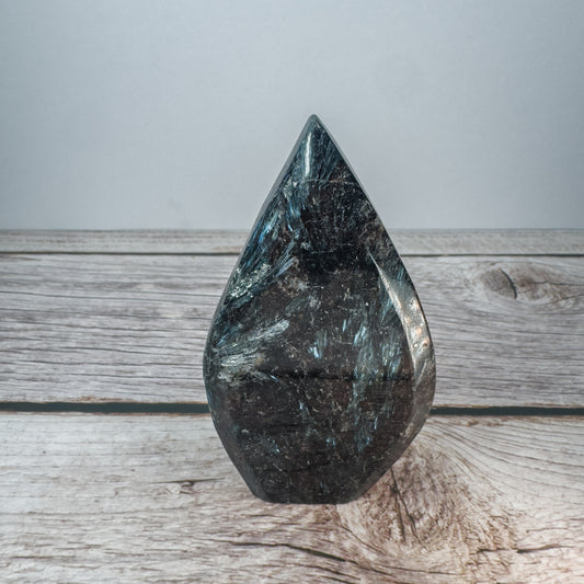 Arfvedsonite Flame – ARF-FLA-0013