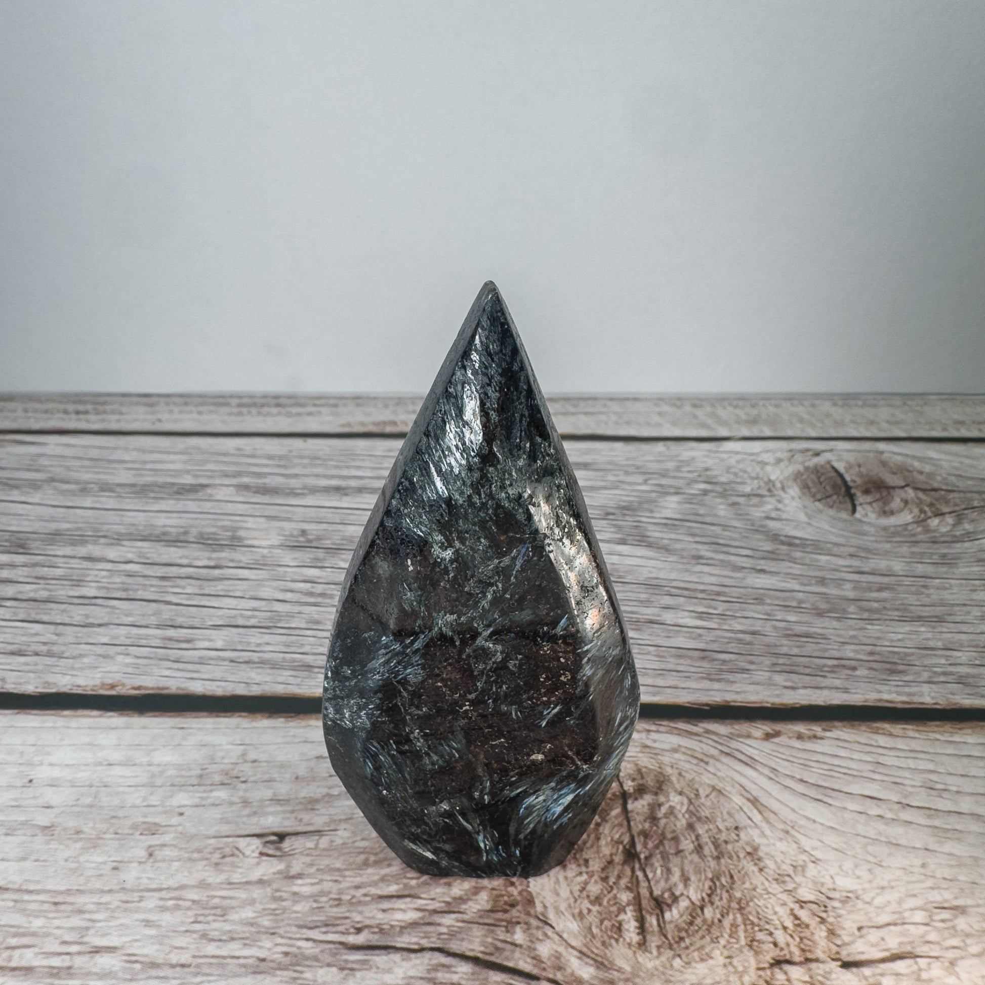Arfvedsonite Flame – ARF-FLA-0014