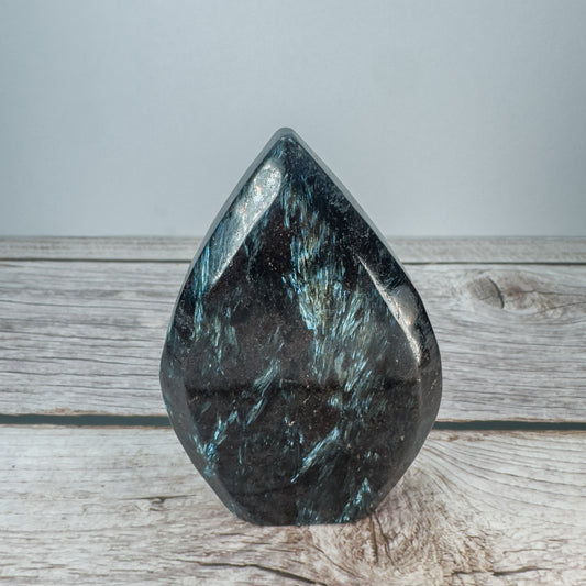 Arfvedsonite Flame – ARF-FLA-0015