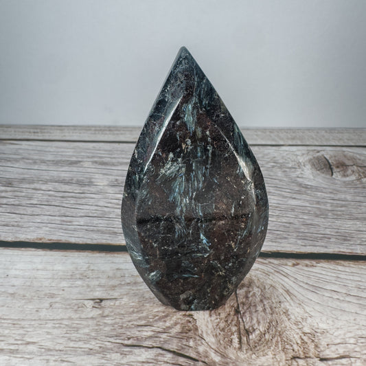 Arfvedsonite Flame – ARF-FLA-0016