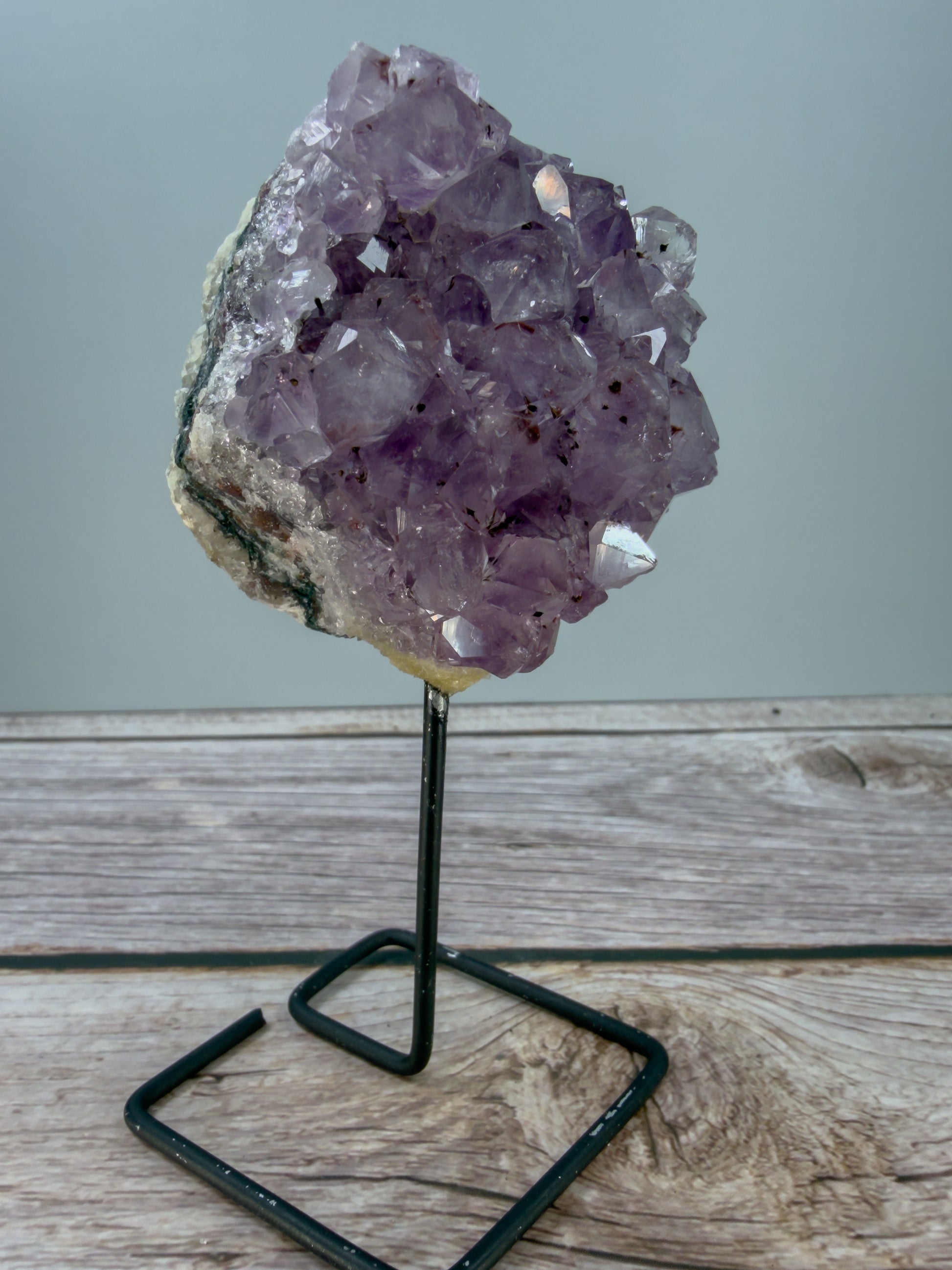 Amethyst On Stand – 100063 (2)