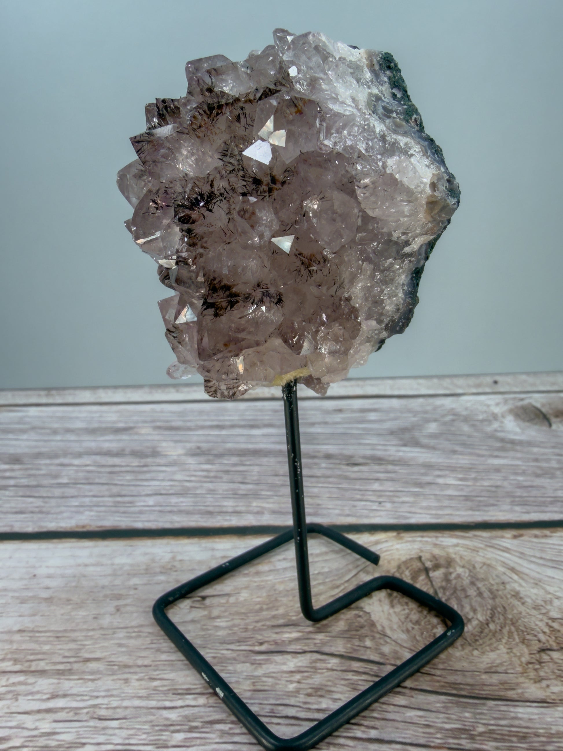 Amethyst On Stand – 100064 (2)