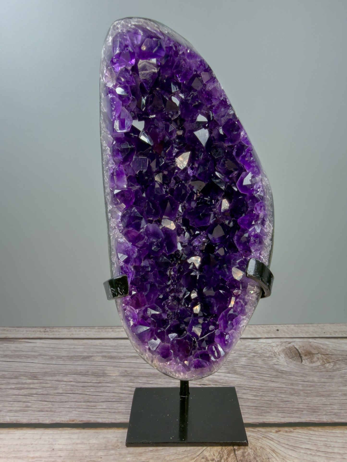 Amethyst On Stand – 100066