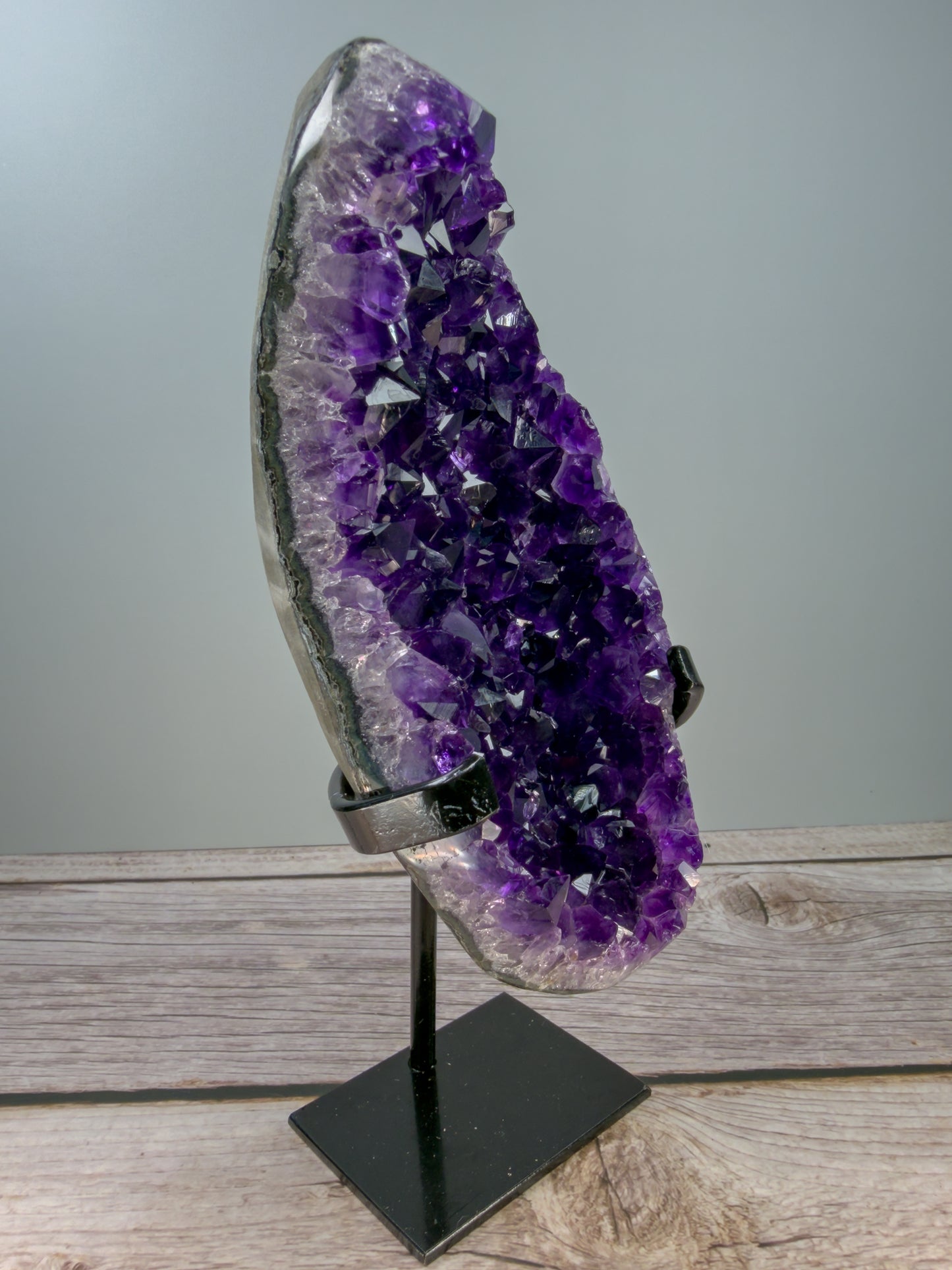 Amethyst On Stand – 100066 (2)