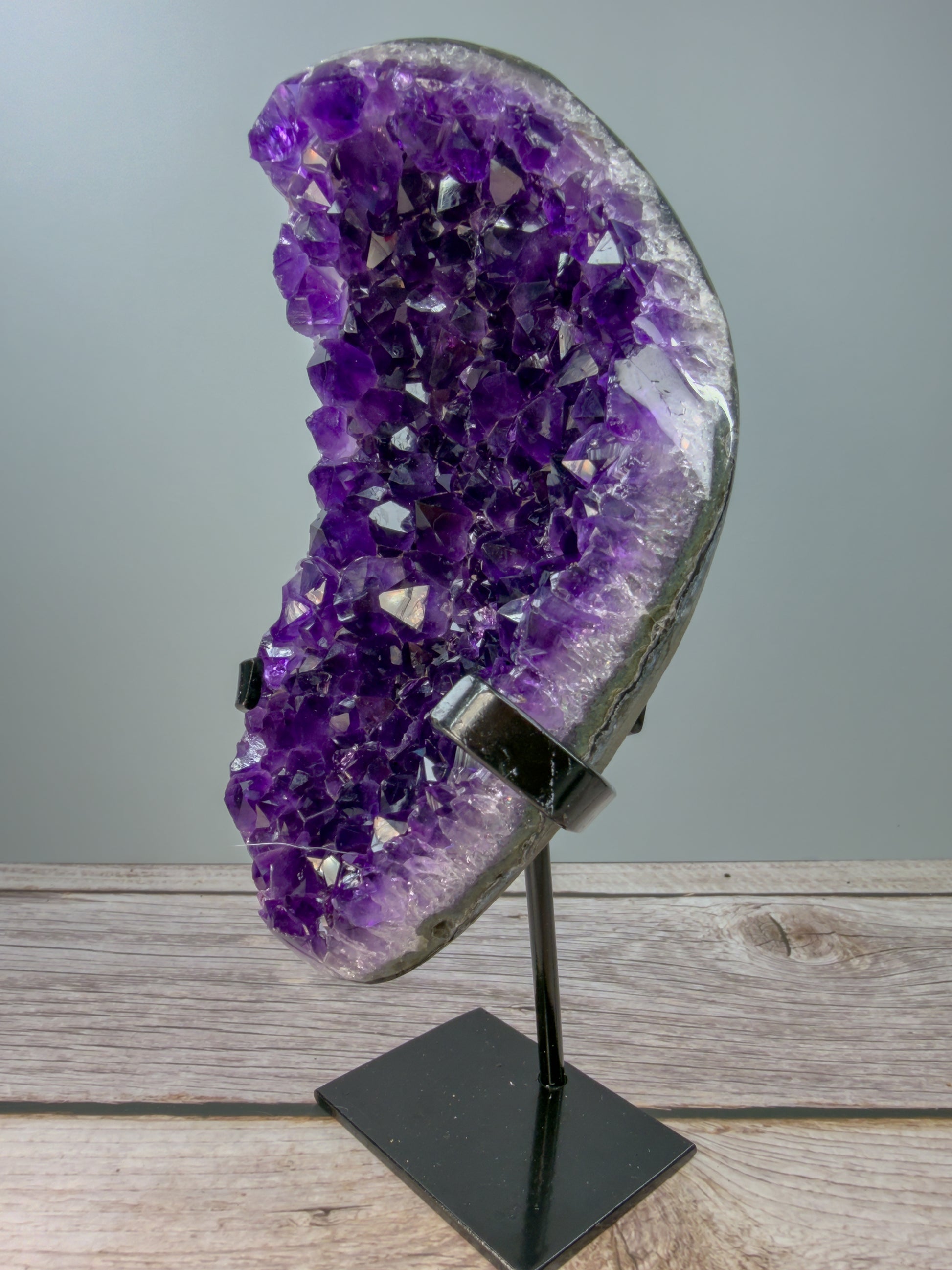 Amethyst On Stand – 100066 (3)
