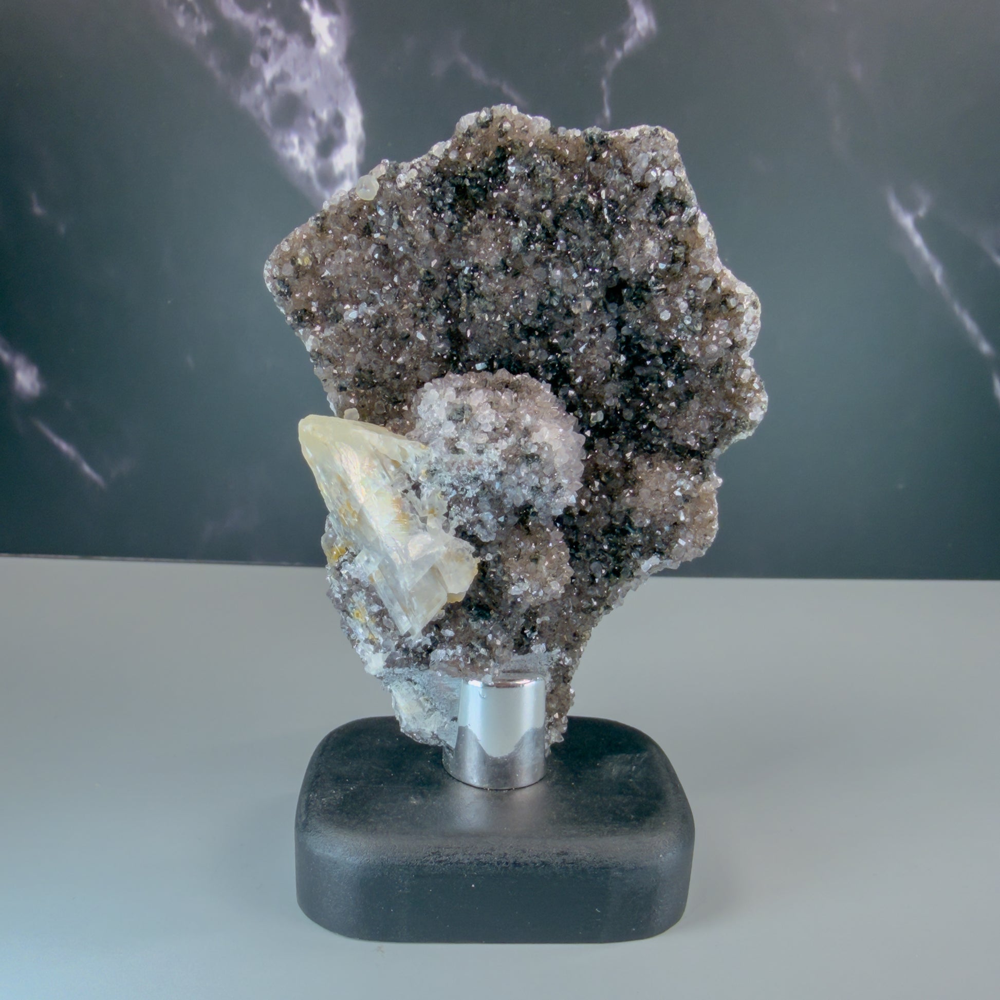 Amethyst On Stand – 100139