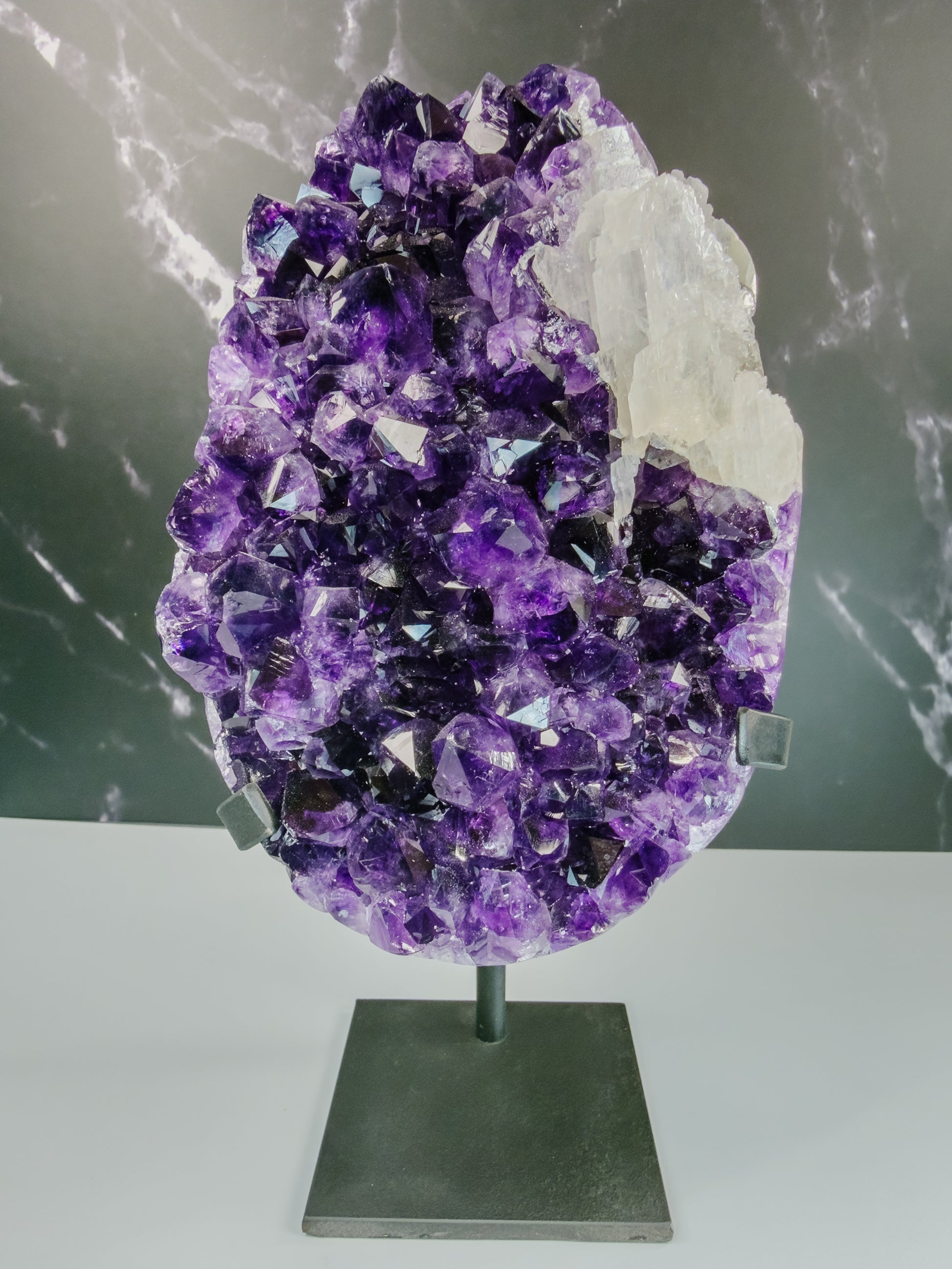 Amethyst On Stand – 100144