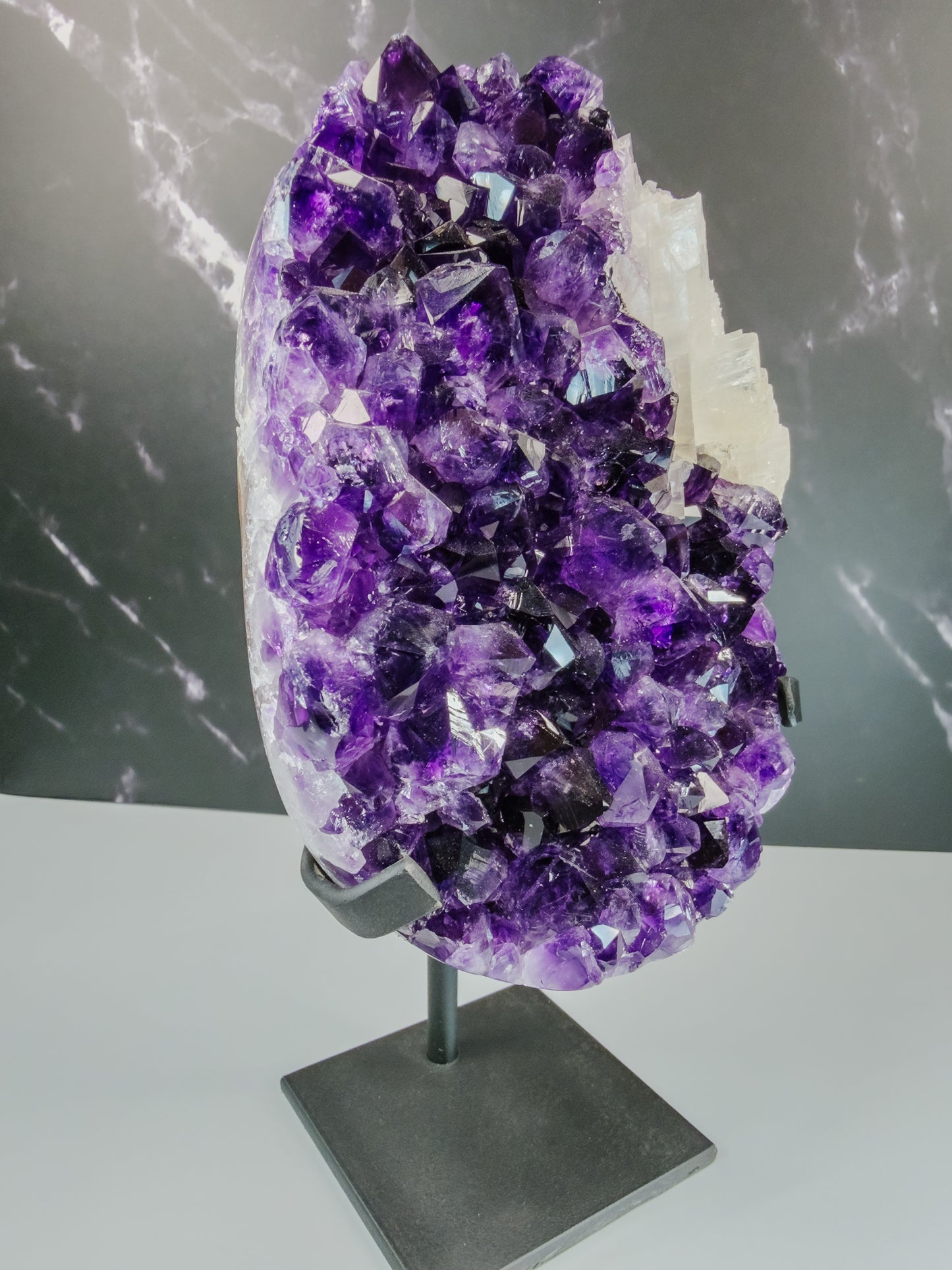 Amethyst On Stand – 100144 (2)