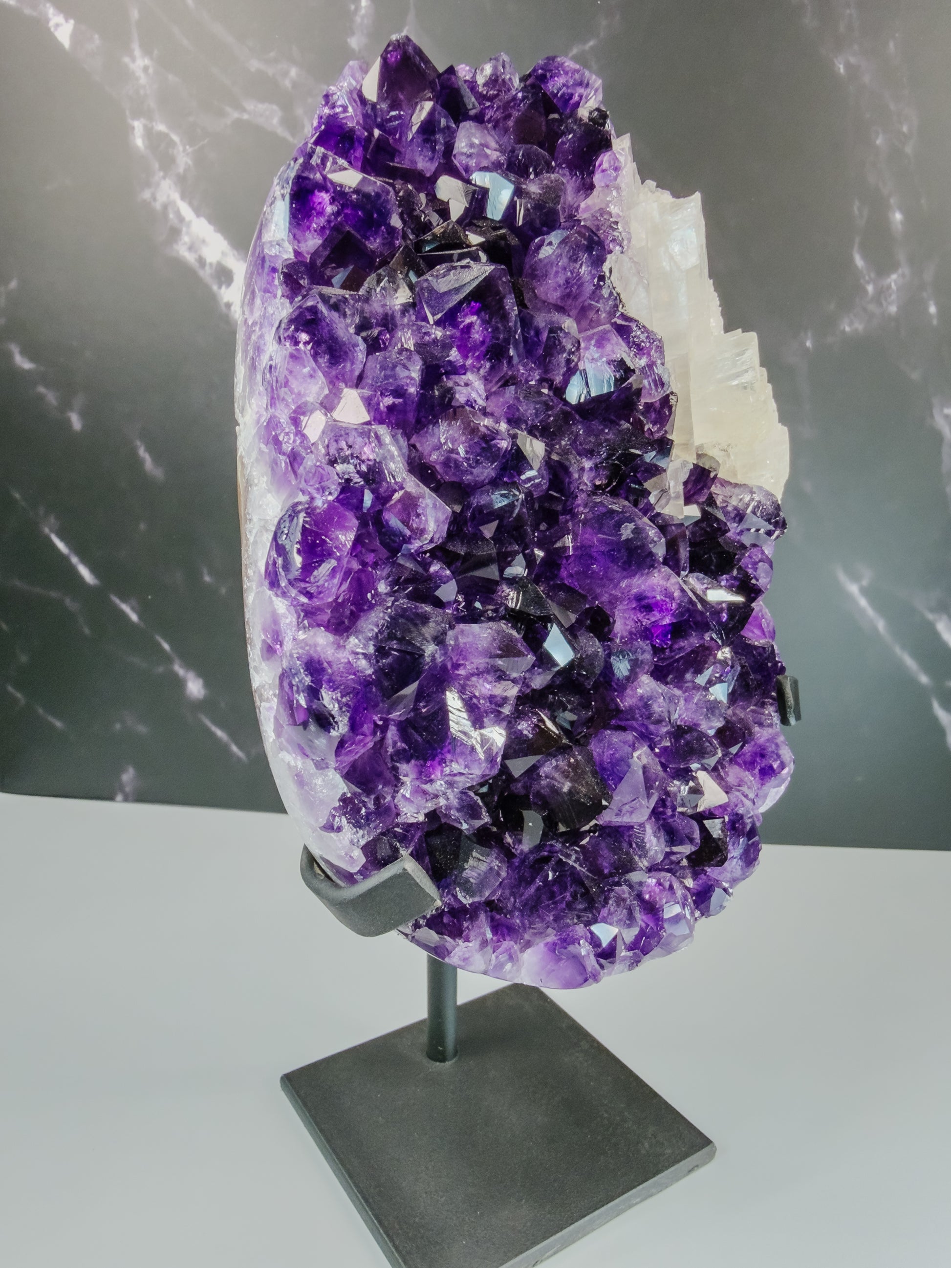 Amethyst On Stand – 100144 (2)