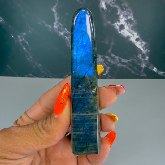 Labradorite Moon Carving – 100280